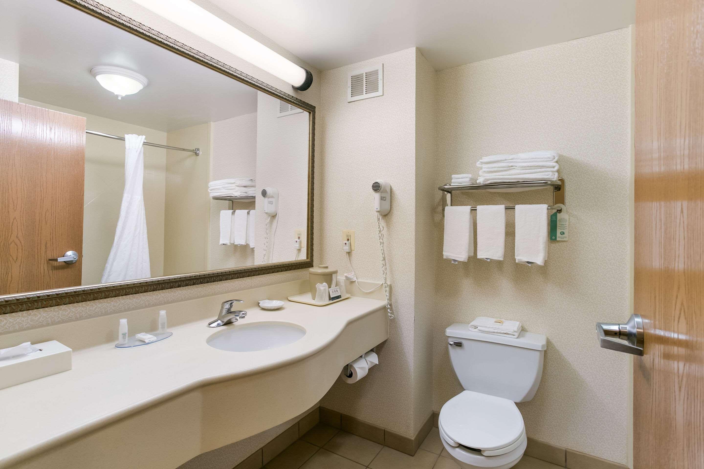 Quality Inn & Suites Bel Air I-95 Exit 77A المظهر الخارجي الصورة
